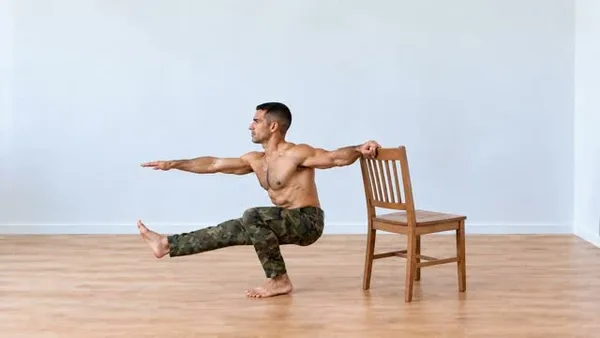 Pistol squat assistido